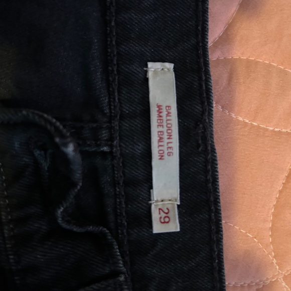 Levi’s - Picture 2 of 2